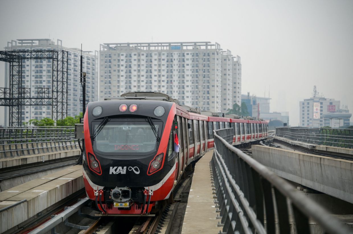 Поезд метро PT INKA для Джакарты