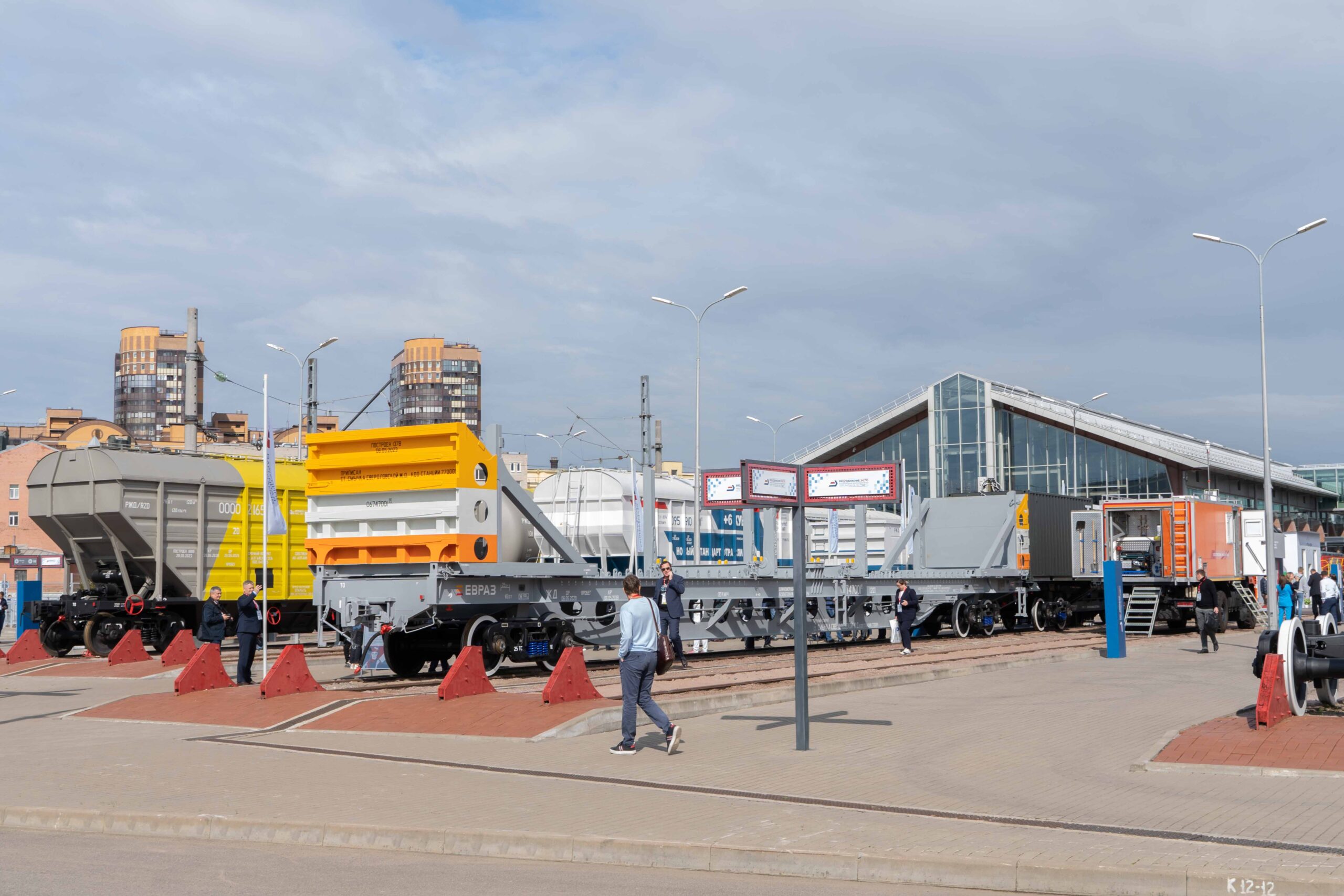 Экспозиция грузового подвижного состава на выставке «PRO//Движение.Экспо» в 2023 году