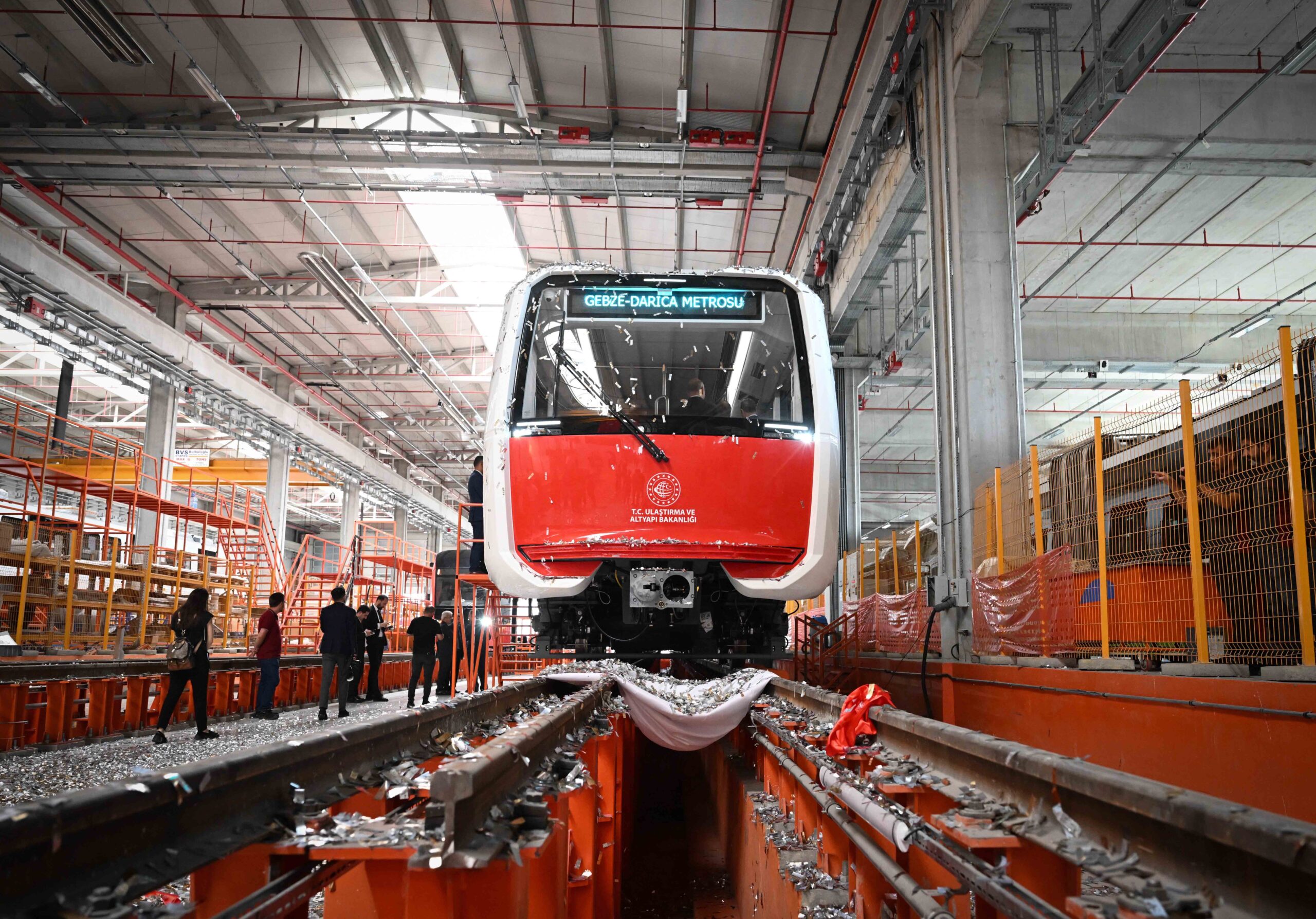 Презентация первого беспилотного поезда для метро Гебзе на заводе Bozankaya в Анкаре