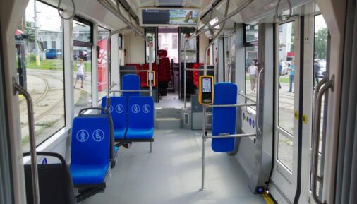 Места для пассажиров с ограниченной подвижностью в трамвае ForCity Plus 29T3