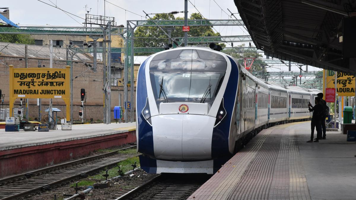Электропоезд Vande Bharat совершает пробный рейс и прибывает на узел Мадурай