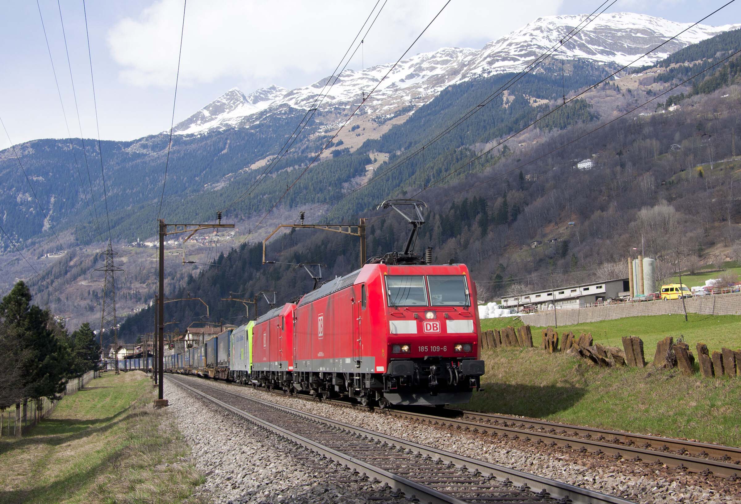 Электровоз серии 185 в Швейцарии