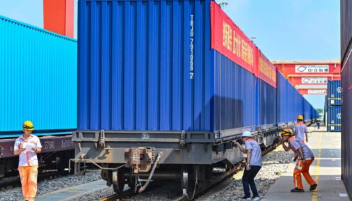 50-футовые контейнеры на терминале в Гуанчжоу