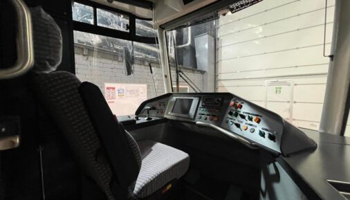 Кабина управления трамвая EVO1