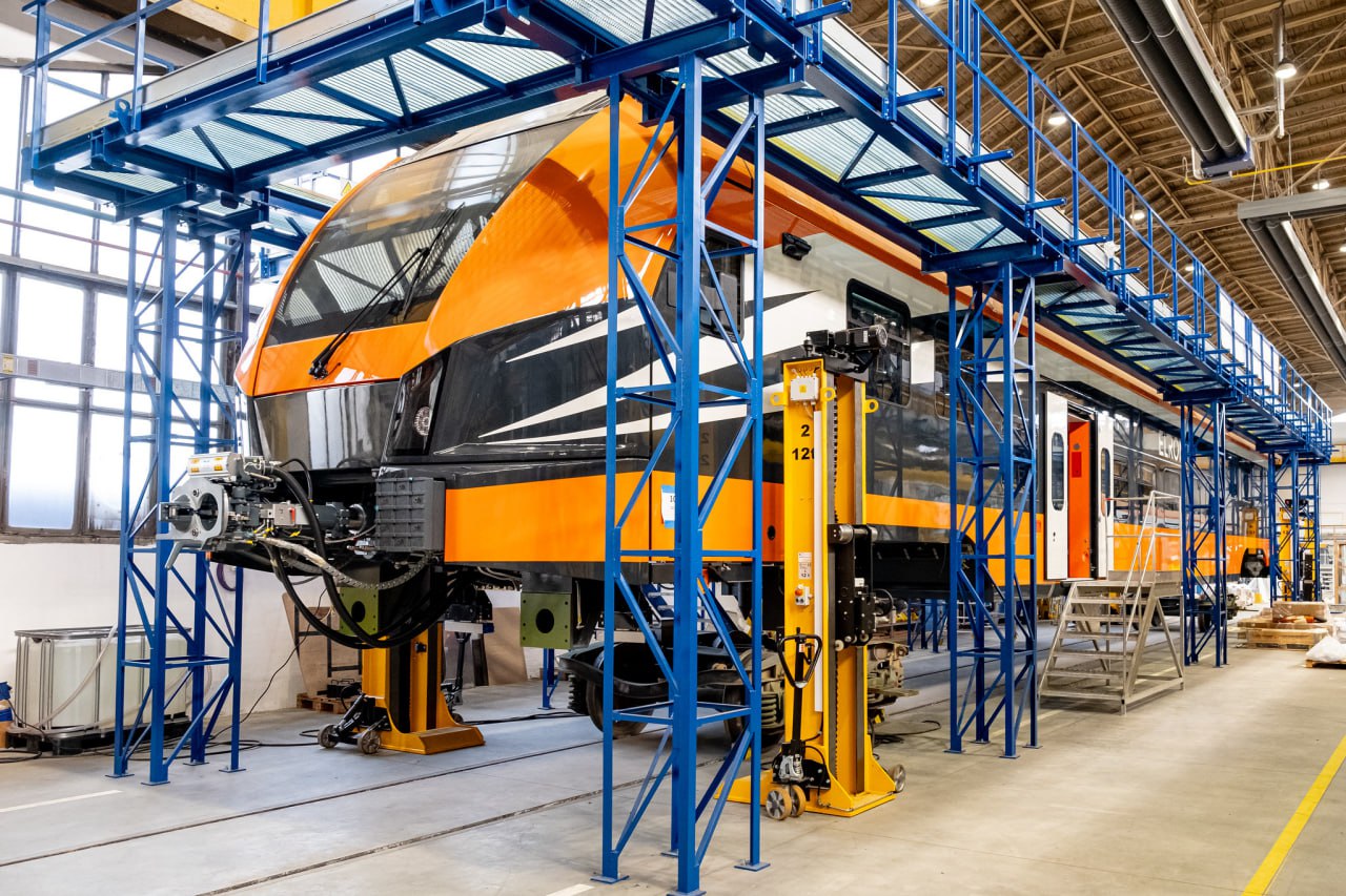 Головной вагон электропоезда RegioPanter на заводе Skoda Group в Остраве