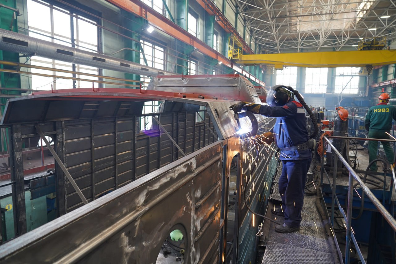 Процесс сварки на Новочеркасском электровозостроительном заводе