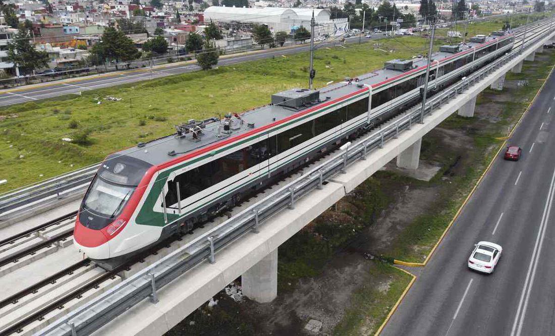 Электропоезд CAF Civity на линии Толука – Мехико