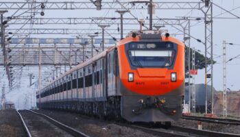 Indian Railways приступила к испытаниям нового push-pull поезда локомотивной тяги Vande Sadharan