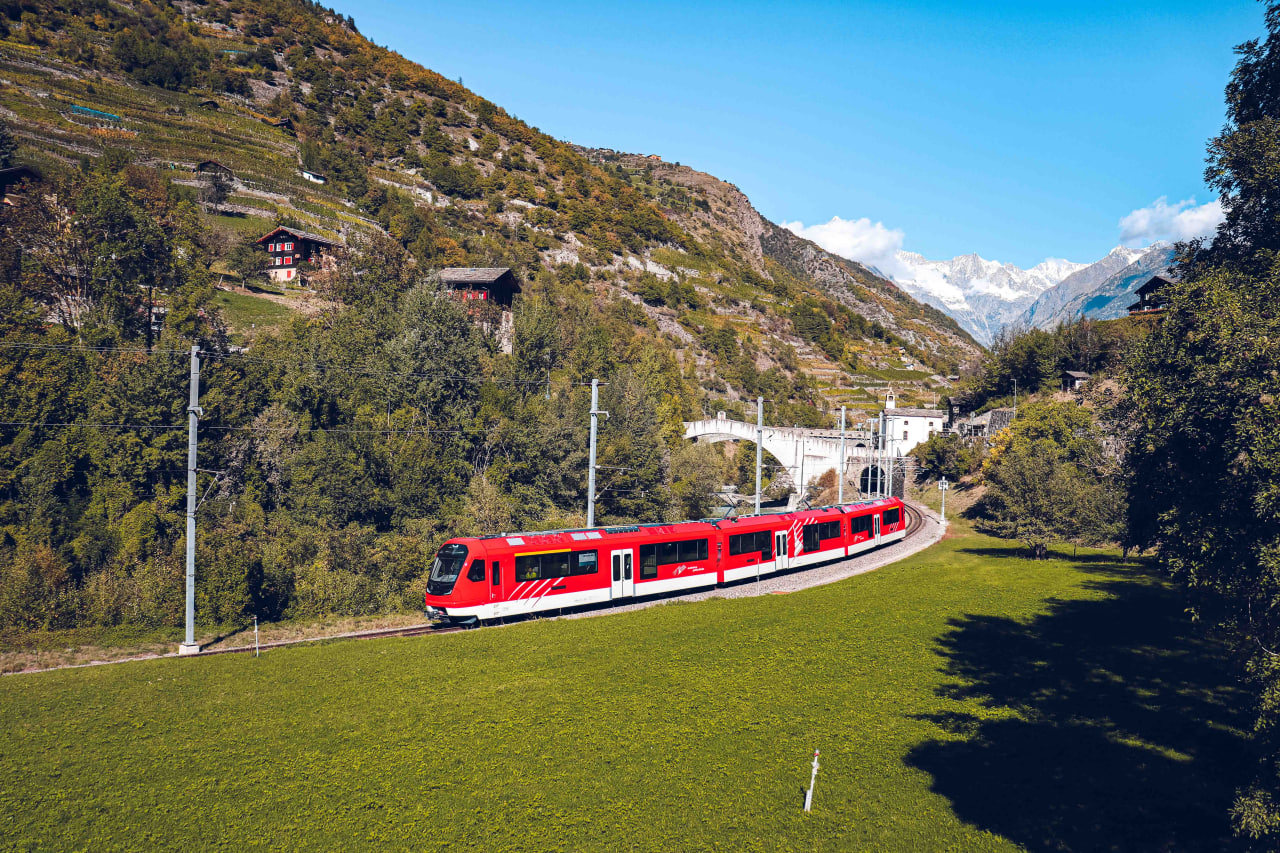 Узкоколейный поезд Stadler Orion в Швейцарии