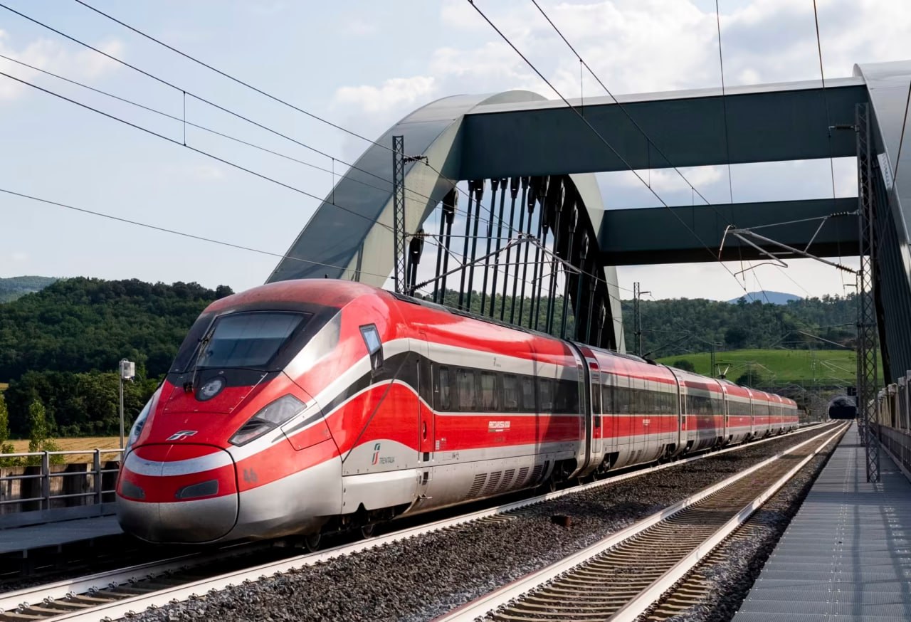 Высокоскоростной поезд ETR1000 в Италии