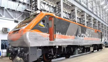 Indian Railways планирует закупить 600 электровозов для поездов push-pull