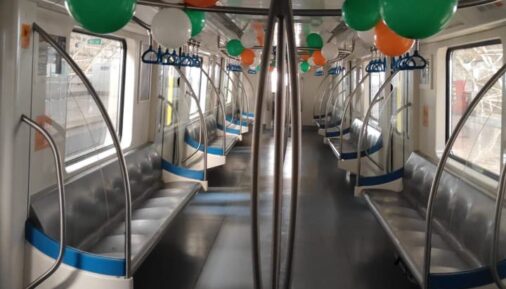 Интерьер вагона электропоезда от CRRC для метро Нави Мумбаи