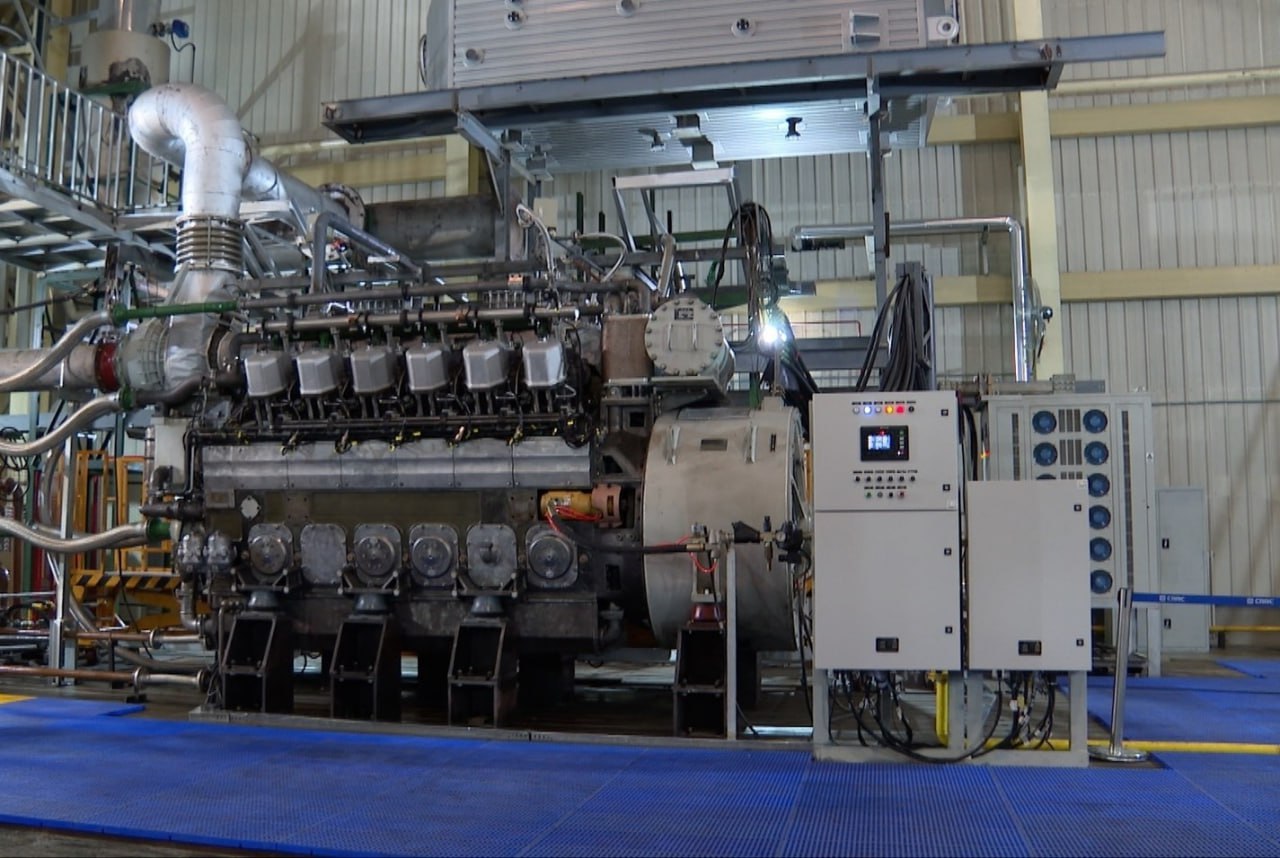 Двухтопливный двенадцатицилиндровый двигатель 12V240H-DFA от CRRC на заводе в Даляне
