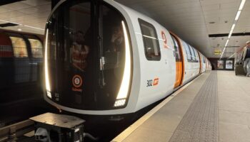 В Шотландии начали курсировать беспилотные поезда метро Stadler