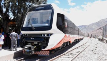 Аккумуляторный трамвай-поезд CRRC впервые проехал с пассажирами в Аргентине