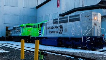 CPKC запустила в опытную эксплуатацию два первых водородных локомотива