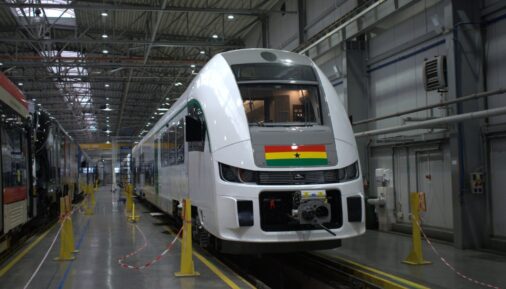 Головной вагон поезда Regio160 для Ганы на заводе Pesa в Быдгоще