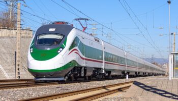 В Китае началась эксплуатация поездов CRRC модификации CR200J-C