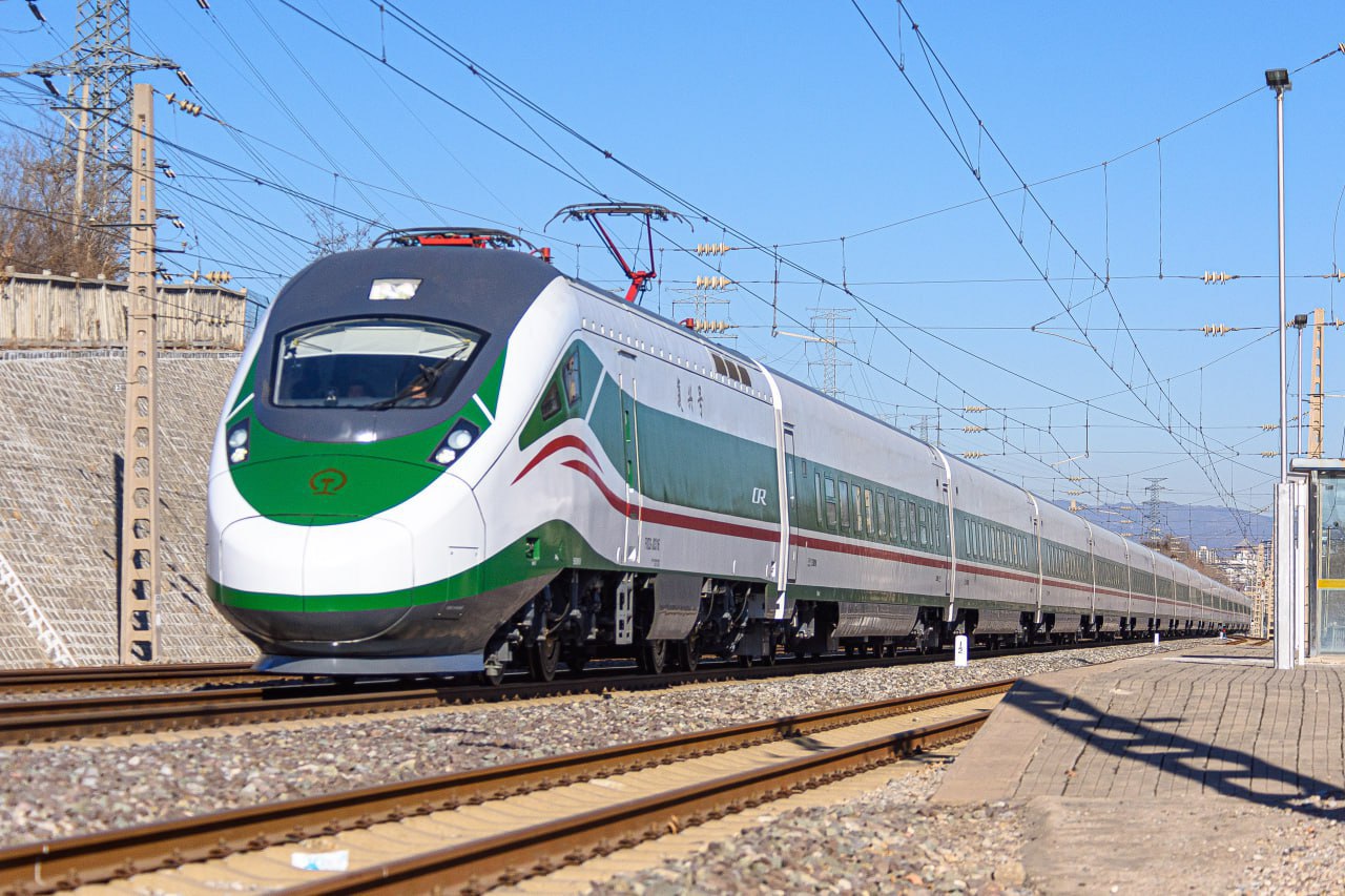 Модифицированный поезд CRRC платформы CR200J-C