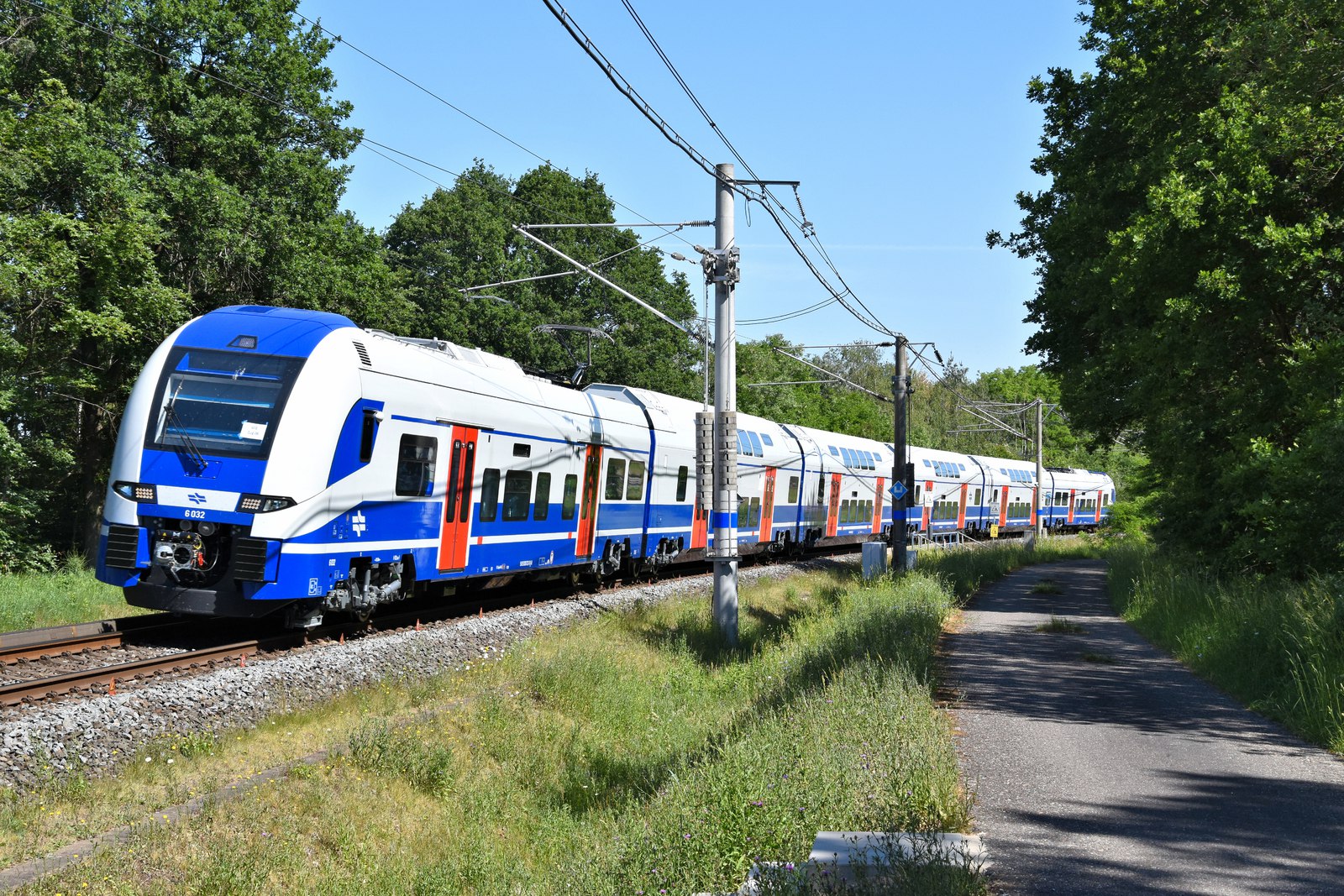 Электропоезд Desiro HC от Siemens Mobility на испытательном полигоне Siemens в Вегберг-Вильденрате