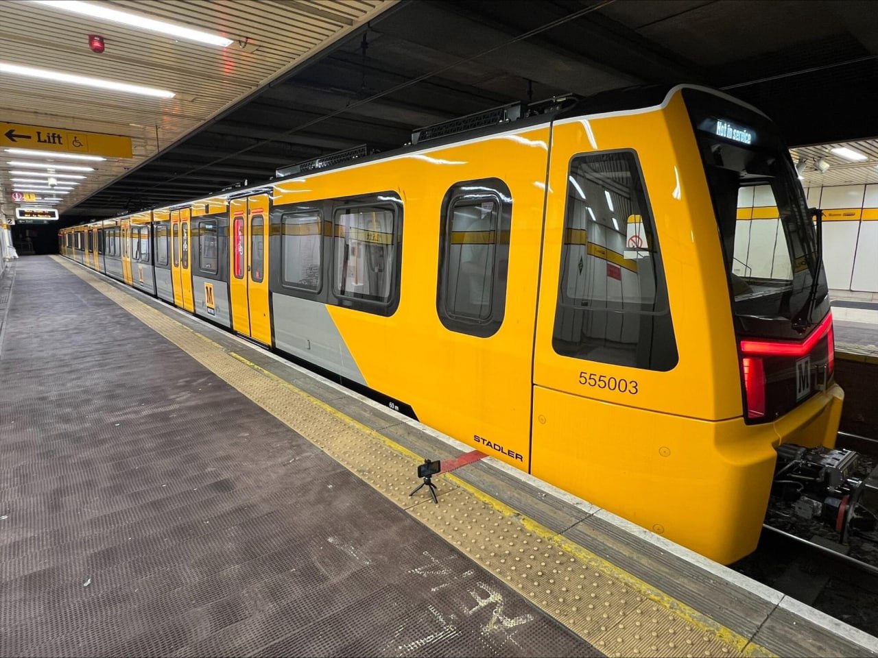 Поезд метро класса 555 для транспортной системы Tyne and Wear Metro