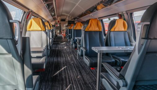Пассажирские места первого класса в электропоезде Stadler KISS для ZSSK