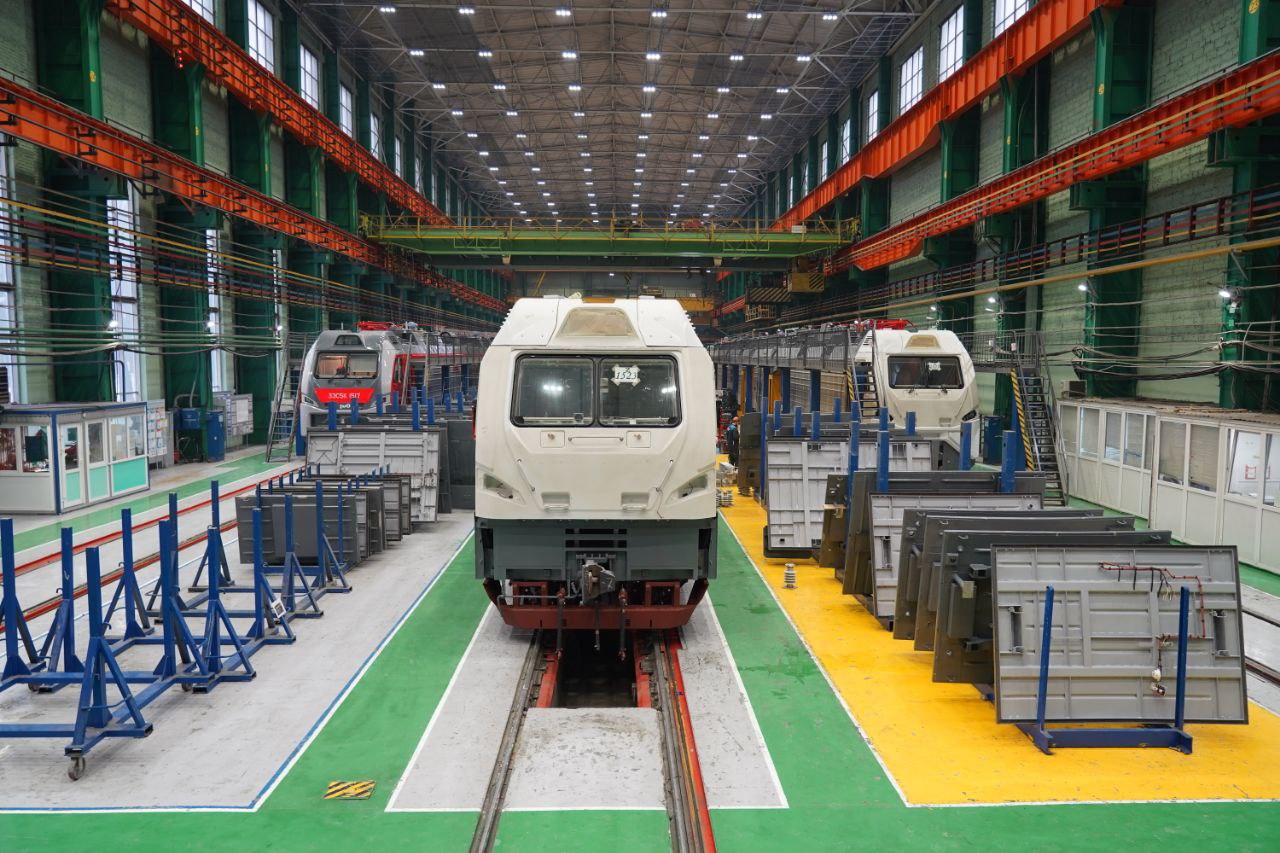 Производство электровозов с новыми кабинами на Новочеркасском электровозостроительном заводе (НЭВЗ, входит в ТМХ)