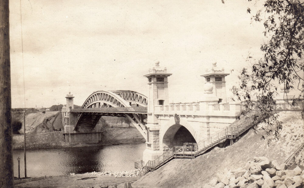 Московская окружная железная дорога. Вид разлива реки Москвы у Сергиевского моста. 1908 год