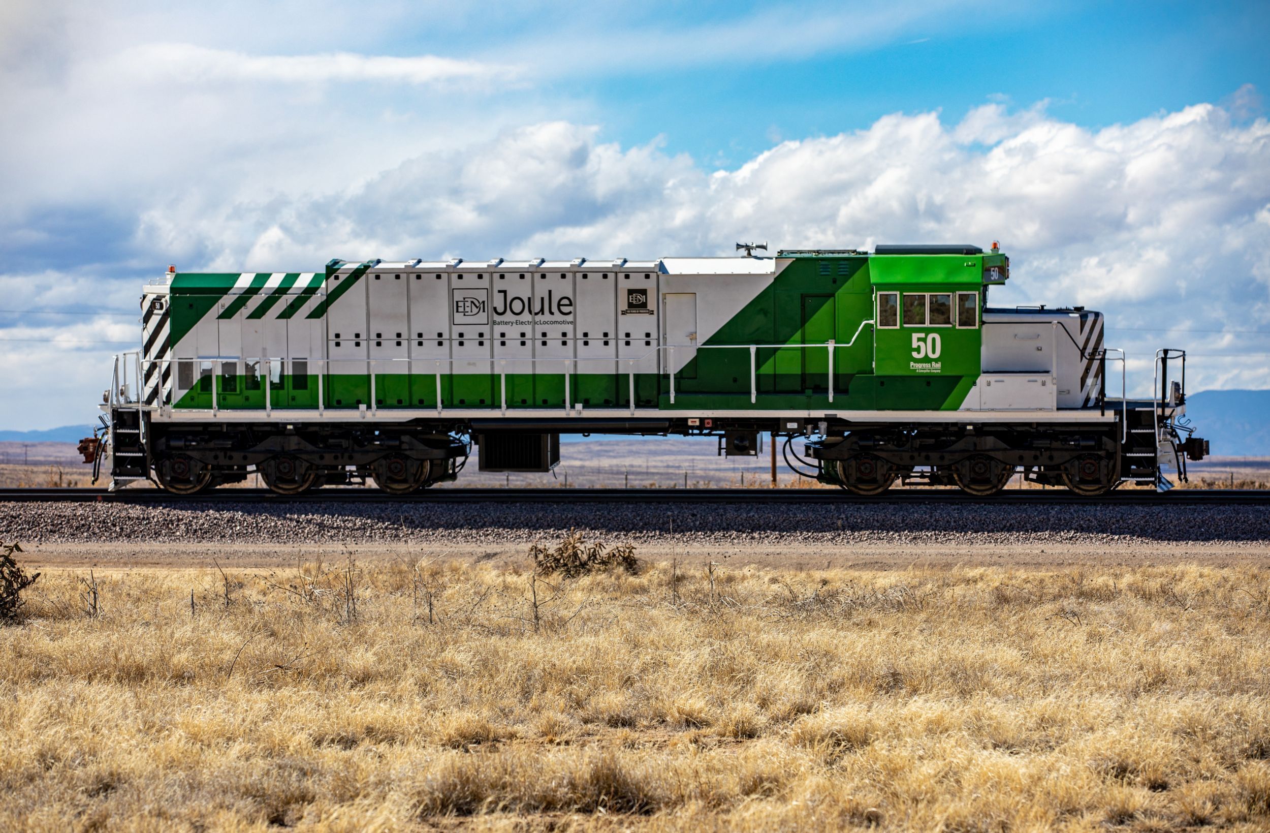 Аккумуляторный локомотив SD40JR в США