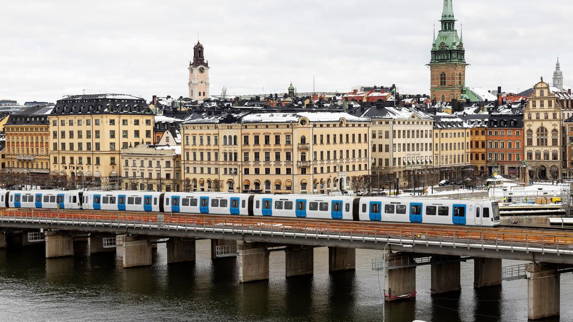 Поезд метро Alstom серии C30 в Стокгольме