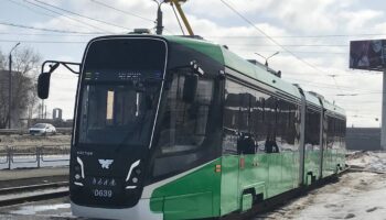 УКВЗ представил трехсекционный низкопольный трамвай 71-639 «Кастор»