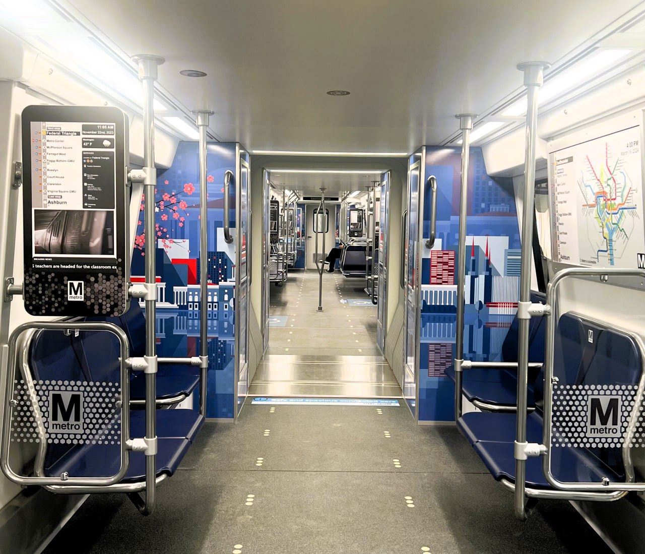 Пассажирский салон в макете вагона поезда Hitachi Rail серии 8000 для метро Вашингтона