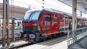 В Австрии запущен поезд локомотивной тяги нового поколения для сервиса Railjet