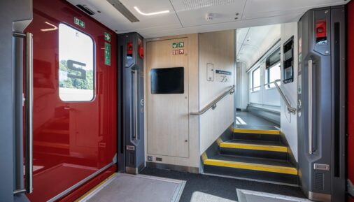 Тамбур в вагоне поезда Siemens Mobility для Railjet