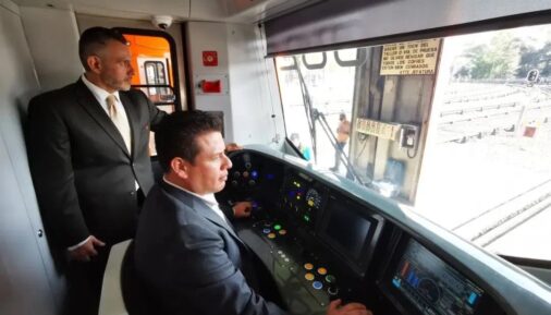Кабина управления поезда метро CRRC для Мехико