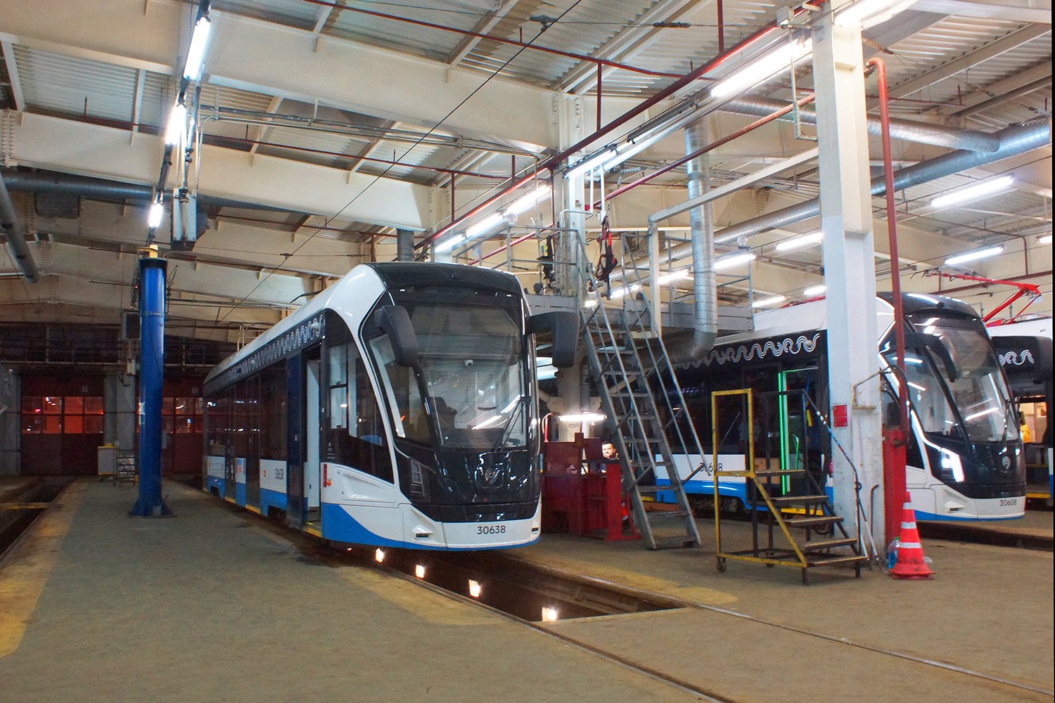 Трамваи модели 71-911ЕМ «Львенок» в Краснопресненском депо Москвы