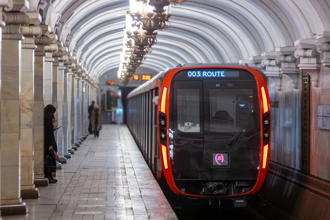 Поезд «Москва-2020» на Кольцевой линии метро Москвы