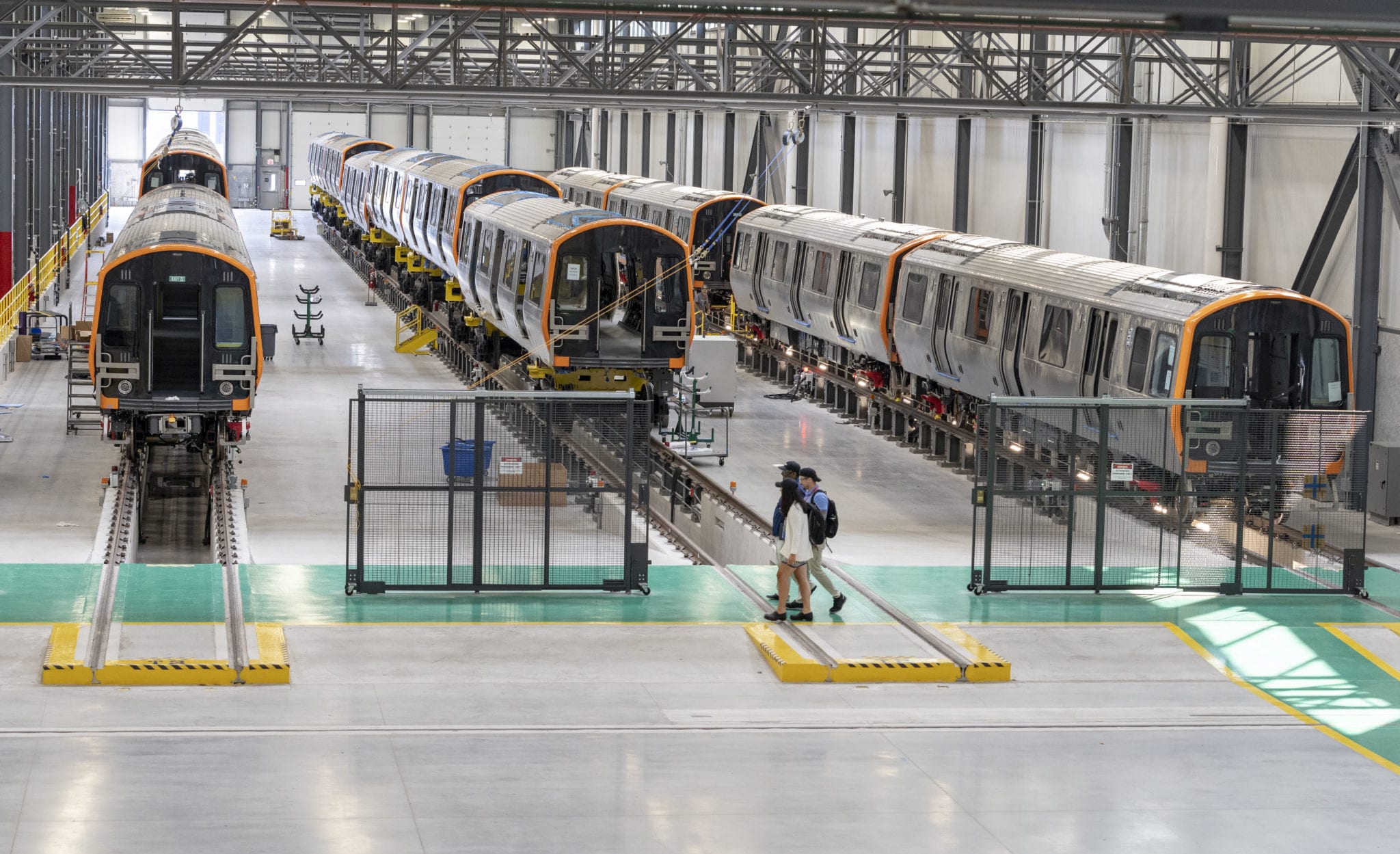 Производство поездов для оранжевой линии метро Бостона на заводе CRRC в Спрингфилде