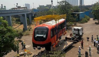 Мумбаи получил первый монорельсовый поезд индийской сборки