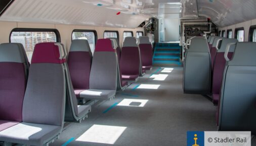Пассажирские места на первом этаже вагона электропоезда T100 от Stadler