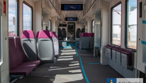 Пассажирские места в одноэтажном вагоне электропоезда T100 от Stadler