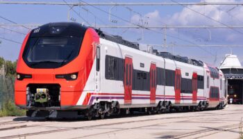 Alstom выпустила первый частично двухэтажный электропоезд для испанской Renfe
